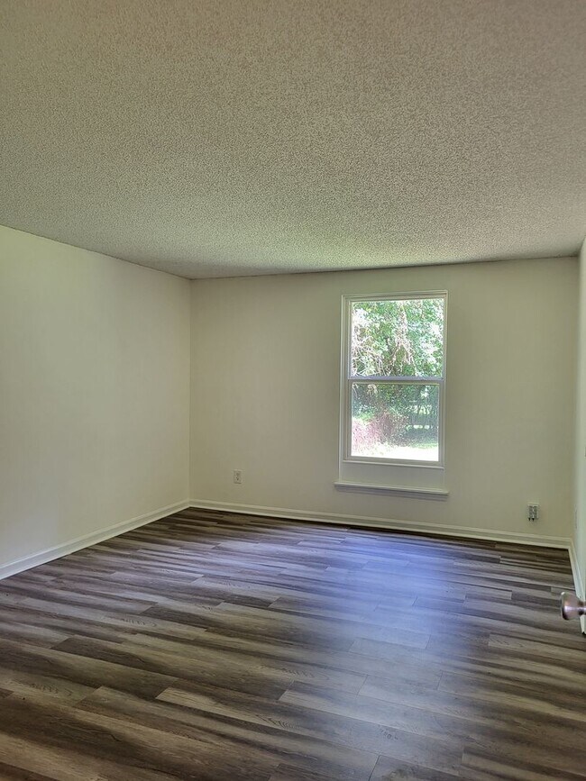 Building Photo - 3 bedroom home in Charlotte
