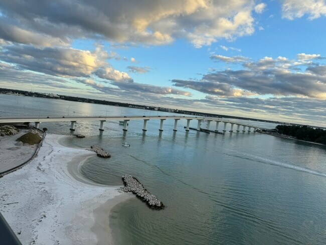 Building Photo - 865 S Gulfview Blvd