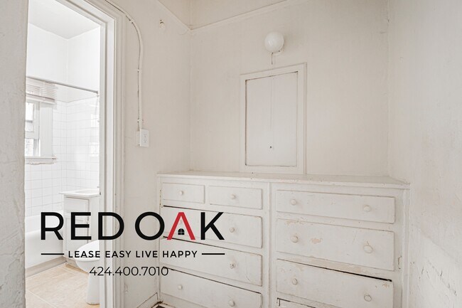 Building Photo - 746 S Coronado St