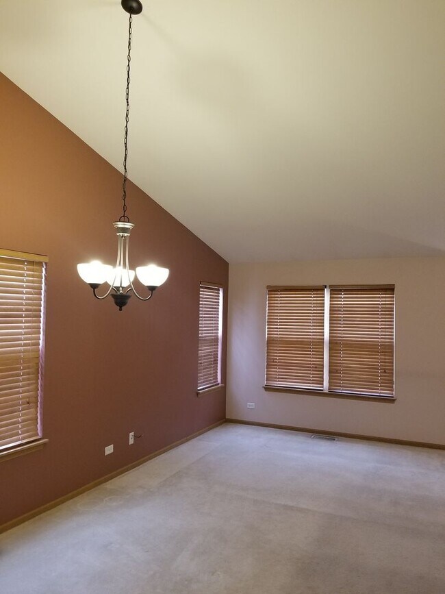 Building Photo - North Naperville Two Bedroom