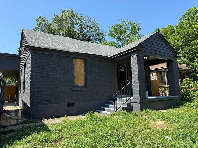 Building Photo - 2379 Saratoga Ave
