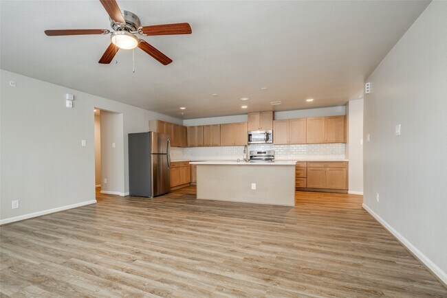 Building Photo - 211 Pk Pl Cir