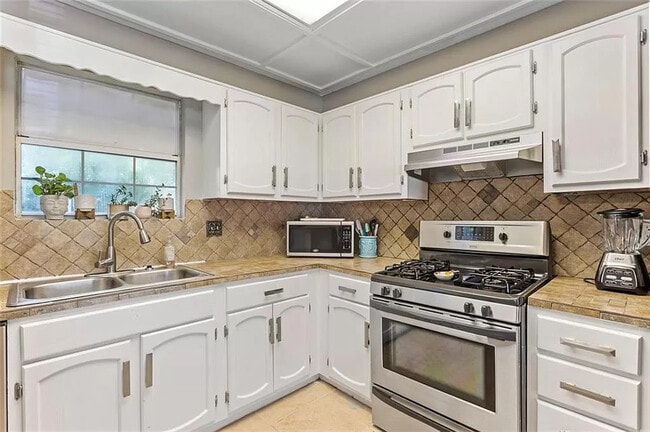 kitchen - 3444 Washington Way