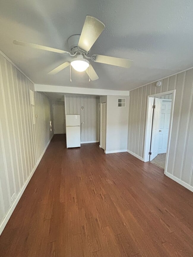 Building Photo - 412 E Letchworth Ave