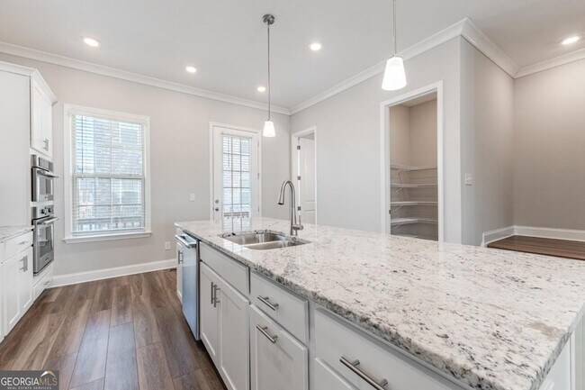 Building Photo - 5051 Pinckney Ln
