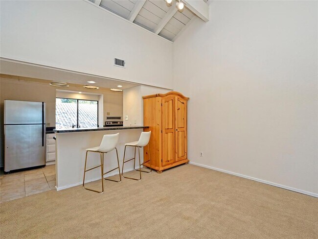 Building Photo - 519 Rock Bluff Dr