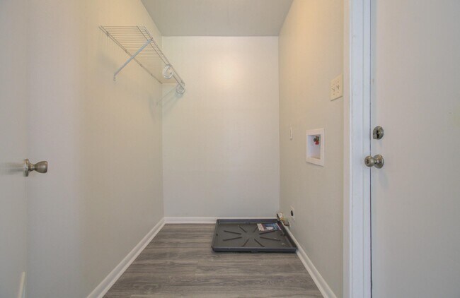 Building Photo - 15611 La Casa Ln