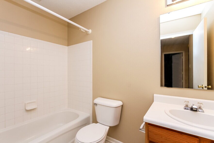 Building Photo - 2155 Summer Breeze Way