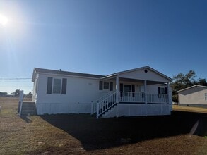 Building Photo - 3 Bed/2 Bath Mobile