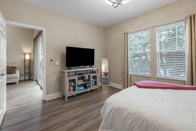 Building Photo - 2801 Chancellorsville Dr
