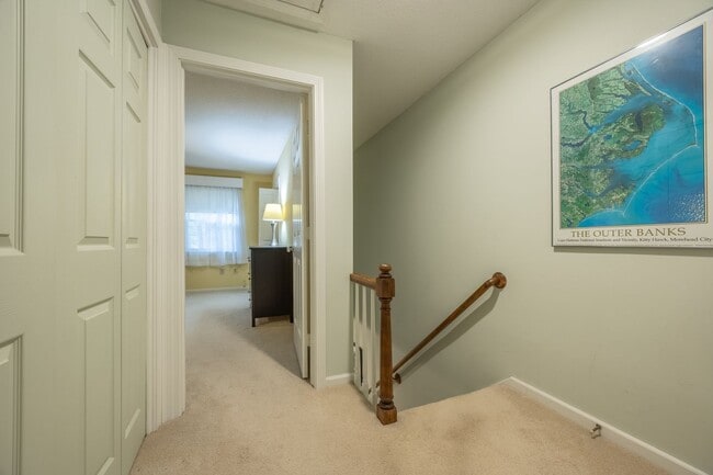 Building Photo - Price Reduction! Spacious Townhome with po...