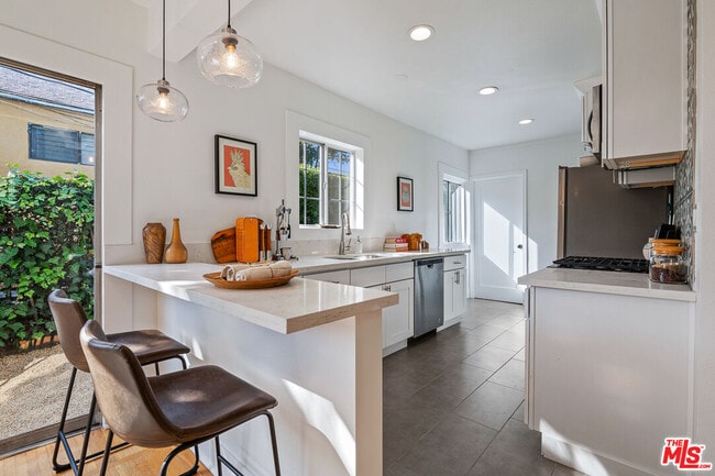 Building Photo - 2217 Scott Ave