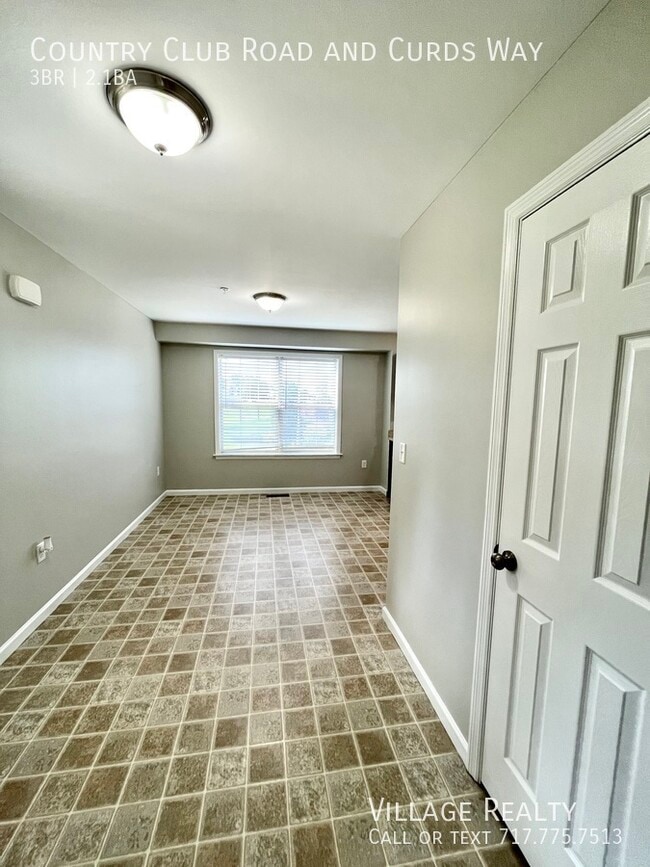 Building Photo - 703 Country Club Rd