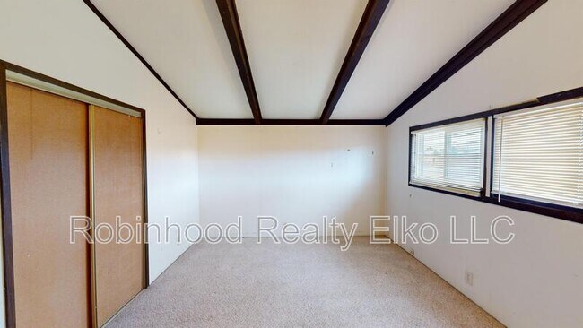 Building Photo - 417 Brent Ln