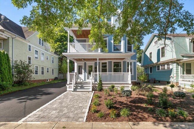 Building Photo - 954 Elm St