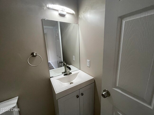 Building Photo - 7102 N Lagoon Dr