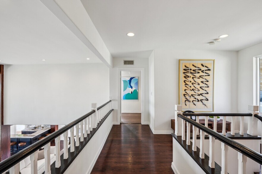 Building Photo - 2411 Mount Olympus Dr