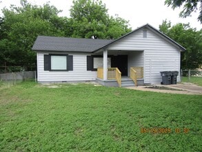Building Photo - Great Home Located in the Lawton Heights A...