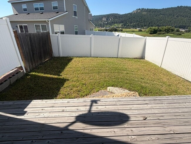 Building Photo - Charming 2-Story Townhome with Vaulted Ceilings