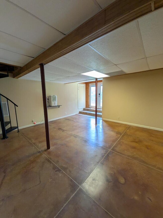 Building Photo - 102 Huntington Ridge Rd