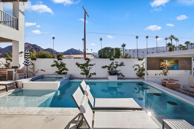 Building Photo - 51116 Avenida Mendoza