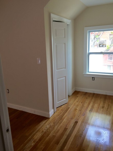 Building Photo - 169 Thorndike St