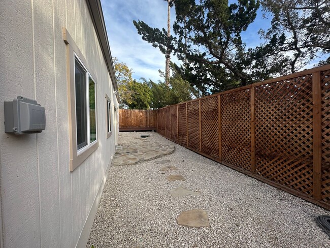 Building Photo - Charming Bungalow