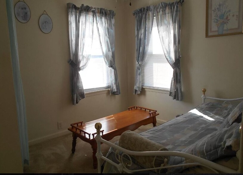 main level 2nd bedroom - 915 Marie Ave