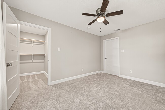 Building Photo - 1611 Drexel Dr