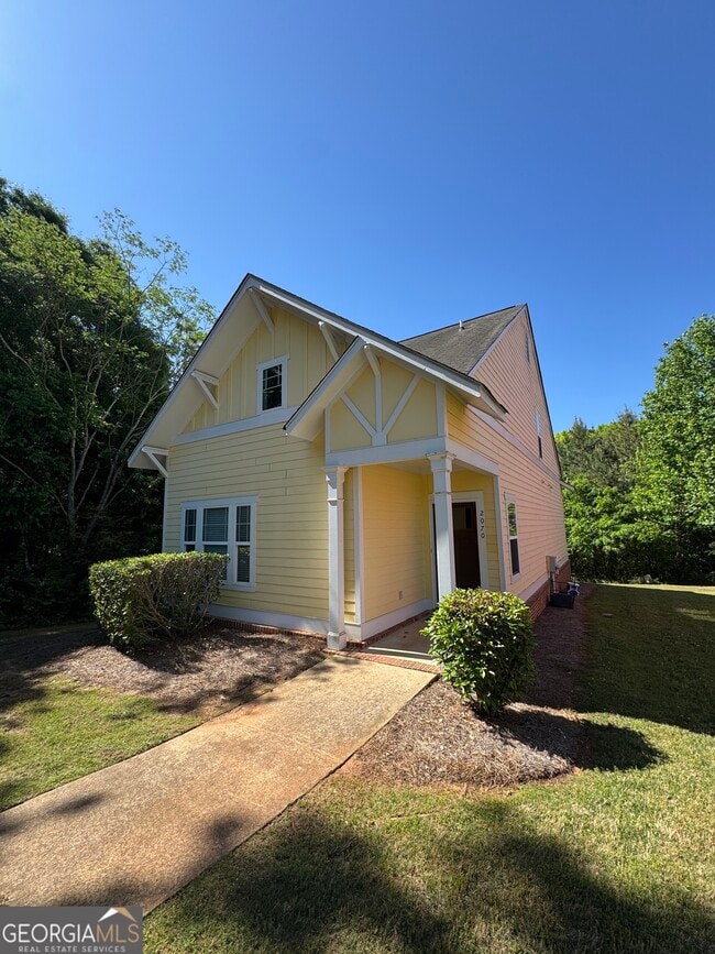 Building Photo - 2070 Lakeside Dr