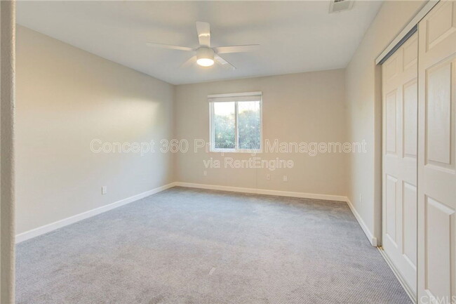 Building Photo - 1032 E Silva St