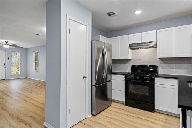 Building Photo - 8706 Dandelion Trail