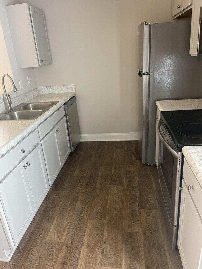 Building Photo - 2 Bedroom/1.5 bathroom