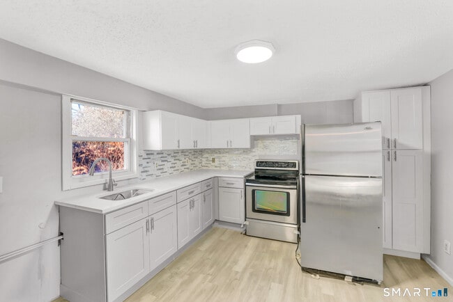 Building Photo - 31 Cossett St