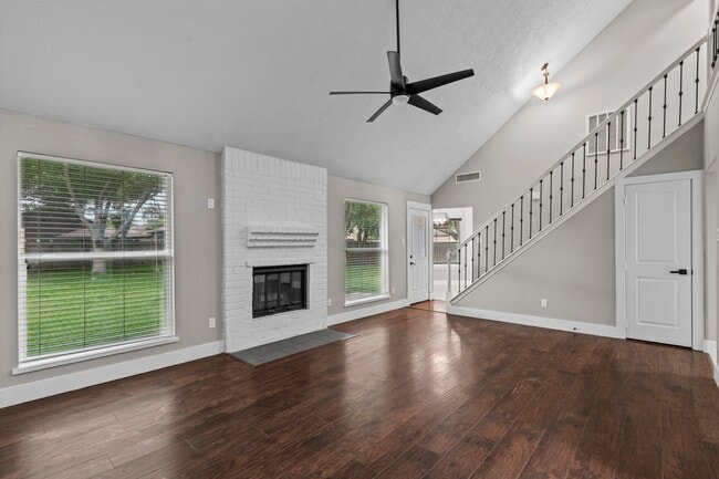 Building Photo - 1107 Londonderry Ave