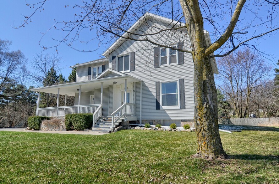 Building Photo - 3501 Thomas Rd