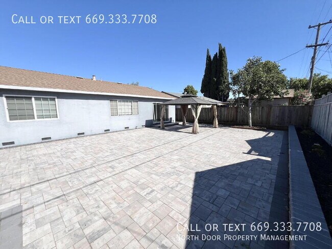 Building Photo - 3197 Bourgeois Way