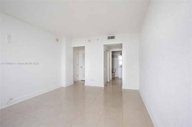 Building Photo - 401 69th St
