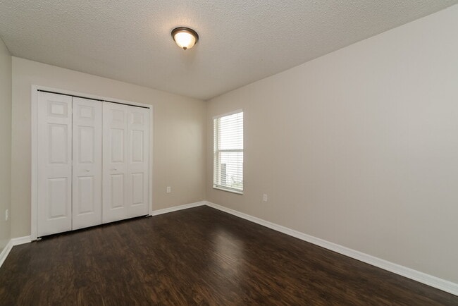 Building Photo - 572 Eagle Pointe S