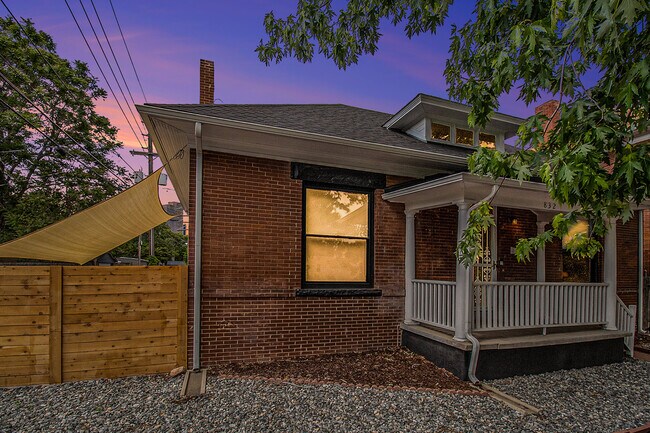 Building Photo - 832 26th St