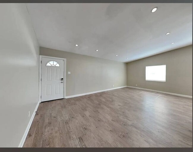 Building Photo - 13257 E Ave W 2