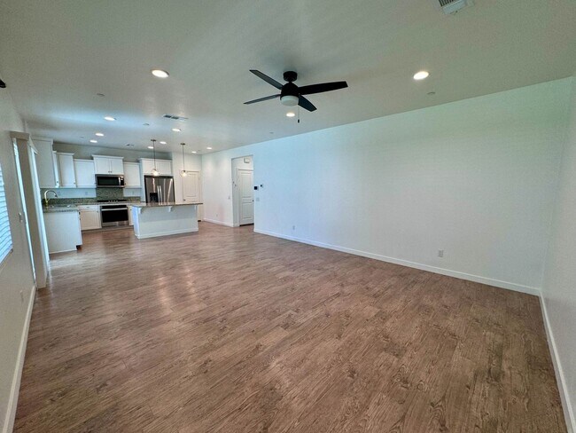 Building Photo - Stunning 4 bedroom 3 bathroom Murrieta hom...