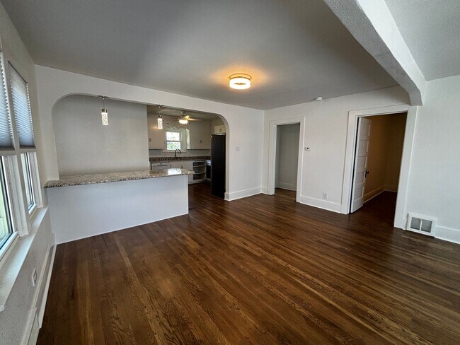 Building Photo - 3 Bedroom 2 Bathroom Home Near FE Warren & Frontier Park