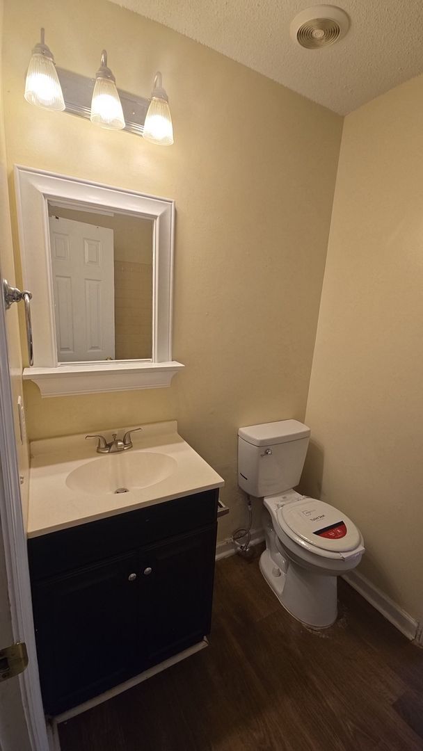 Building Photo - 1097 Live Oak Dr