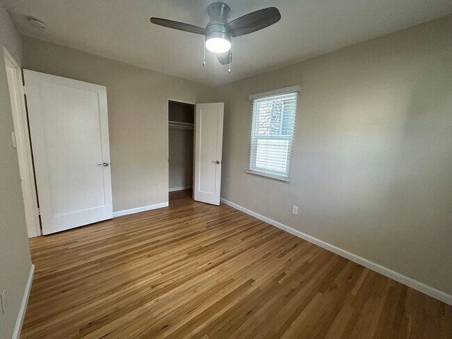 Building Photo - Bright & Sunny 3 Bed, 2 Bath Home – Just 4 Blocks from the Beach & Bay!