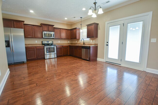 Building Photo - Pet Friendly Three Bedroom!