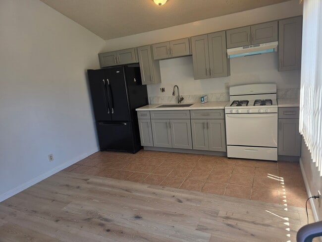 Building Photo - 21219 Valerio St