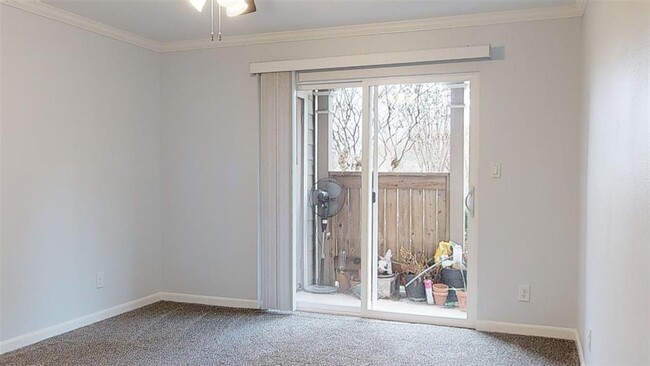 Building Photo - 1860 White Oak Dr
