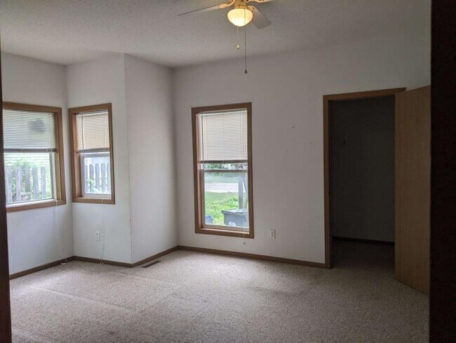 Building Photo - 912/914 E Jefferson St