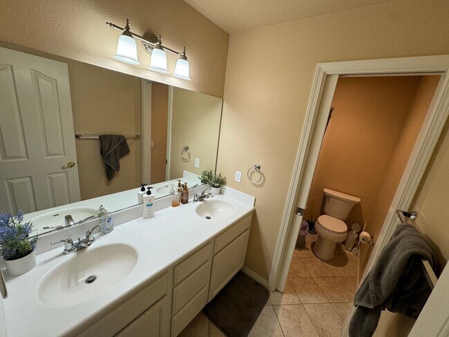 Building Photo - 40123 Vista Ridge Dr